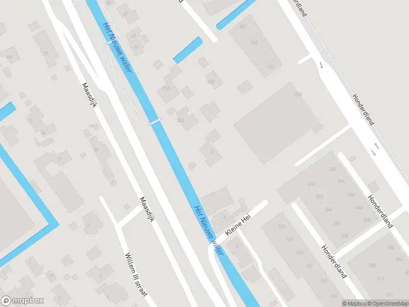 Ambulance met gepaste spoed naar de Maasdijk in Maasdijk