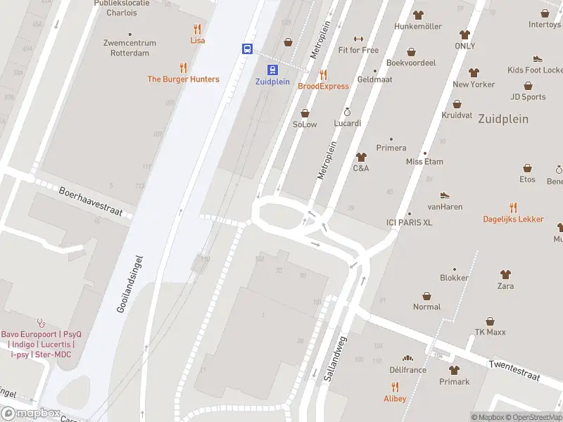 Ambulance met gepaste spoed naar de Metroplein in Rotterdam