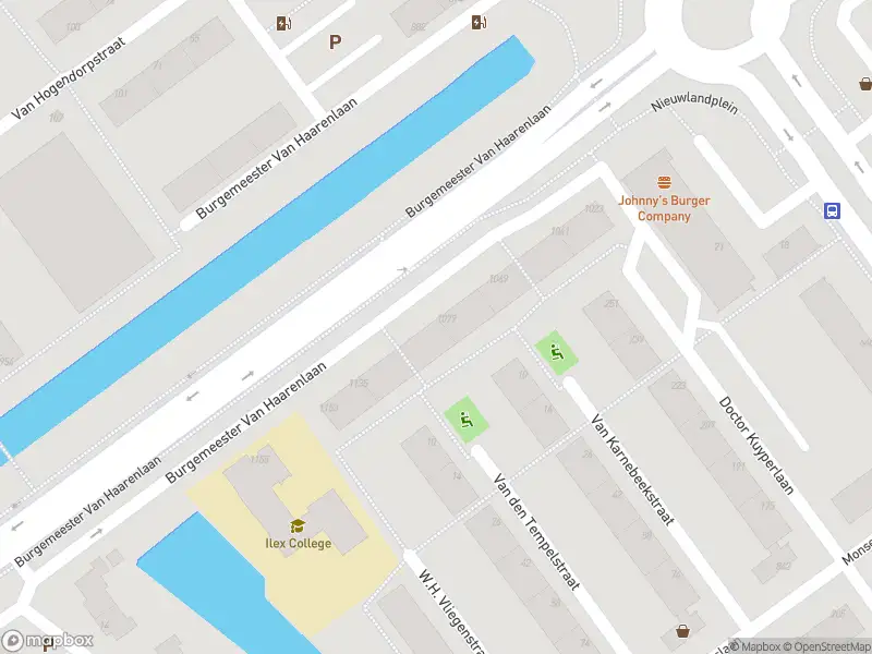 Ambulance met gepaste spoed naar de Burgemeester Van Haarenlaan in Schiedam