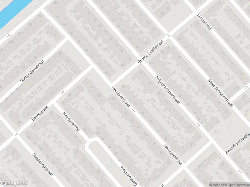 Ambulance met grote spoed naar de Heinlantstraat in Rotterdam