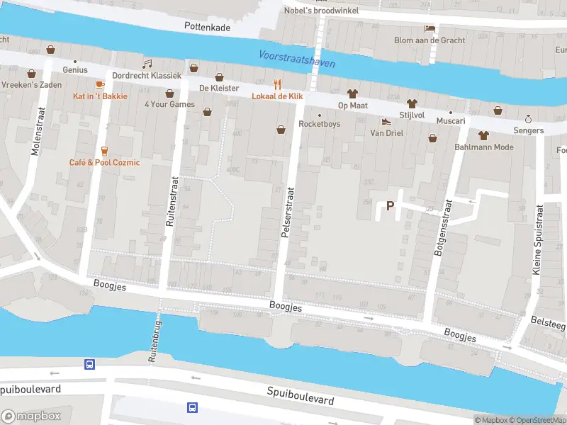 Ambulance met grote spoed naar de Pelserstraat in Dordrecht