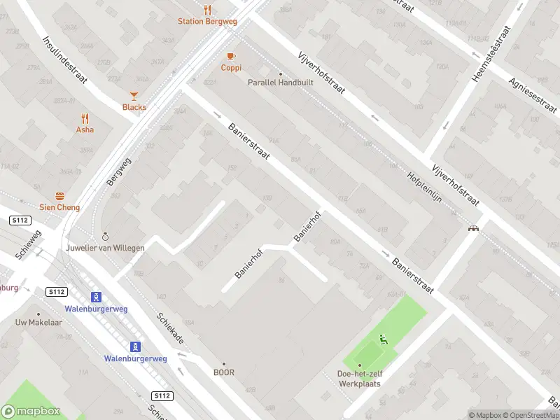 Ambulance met grote spoed naar de Banierstraat in Rotterdam