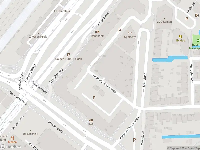 Ambulance met gepaste spoed naar de Stationsplein in Leiden