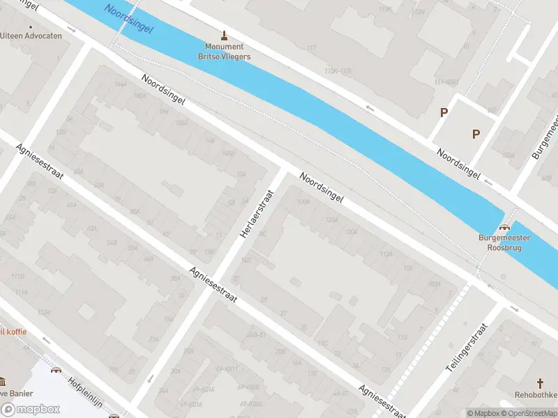 Ambulance met grote spoed naar de Herlaerstraat in Rotterdam