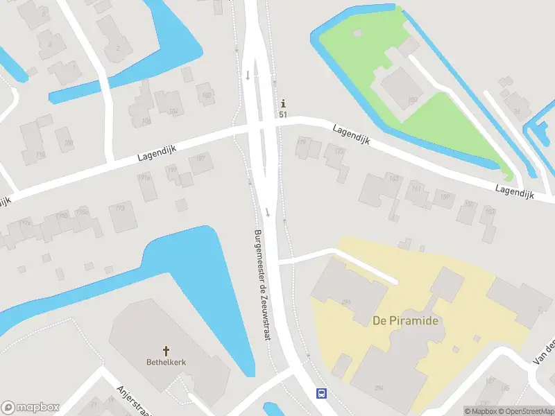 Ambulance met gepaste spoed naar de Lagendijk in Ridderkerk