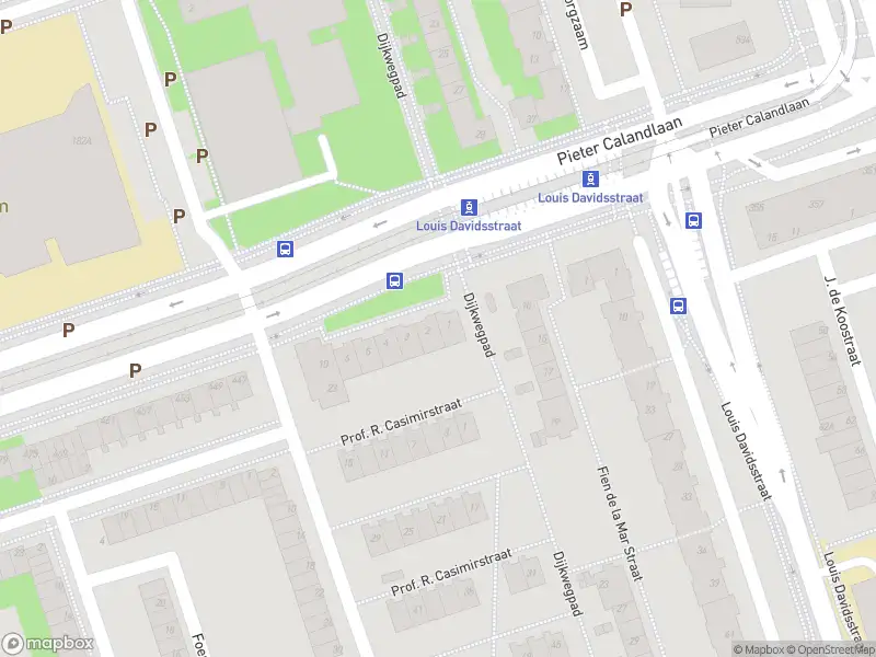 Ambulance met grote spoed naar de Pieter Calandplantsoen in Amsterdam