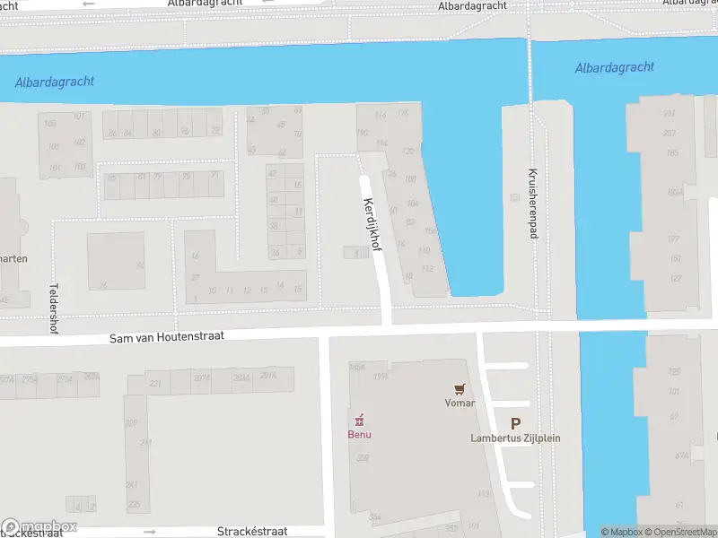 Ambulance met grote spoed naar de Kerdijkhof in Amsterdam