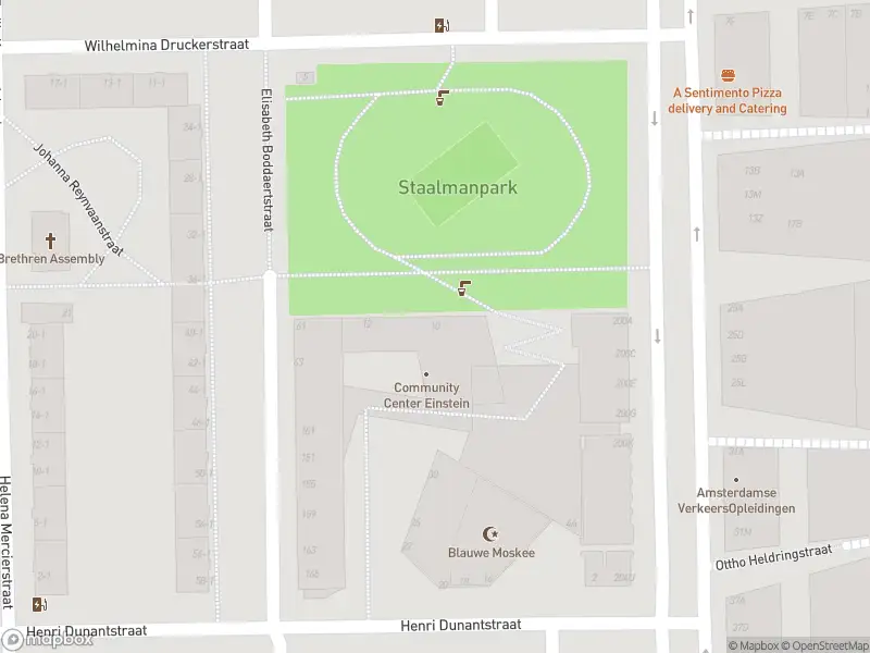 Brandweer met gepaste spoed naar de Staalmanpark in Amsterdam