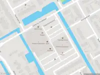 Ambulance met grote spoed naar de Poldermeesterplein in Aalsmeer