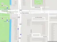 Ambulance met grote spoed naar de Van Nijenrodeweg in Amsterdam