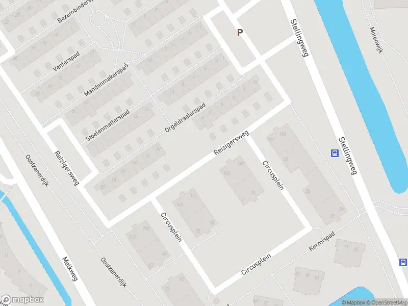 Ambulance met grote spoed naar de Reizigersweg in Amsterdam