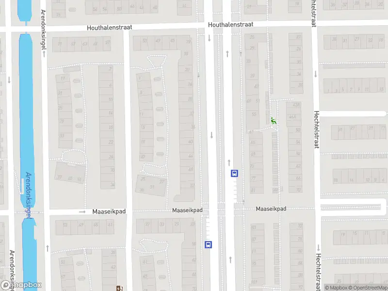 Ambulance met grote spoed naar de Zonhovenstraat in Amsterdam