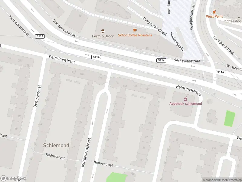 Ambulance met grote spoed naar de Indrapoerastraat in Rotterdam