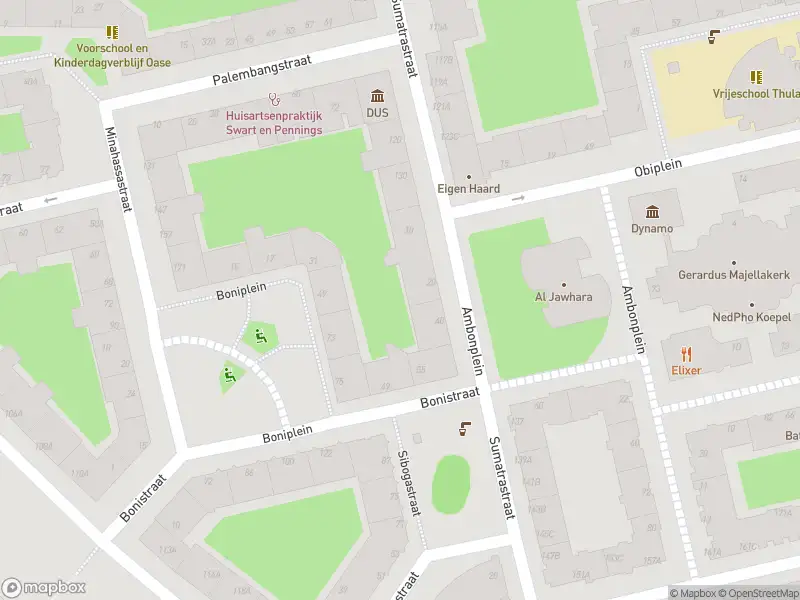 Ambulance met gepaste spoed naar de Boniplein in Amsterdam