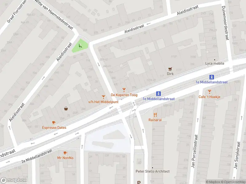 Ambulance met grote spoed naar de Middellandplein in Rotterdam