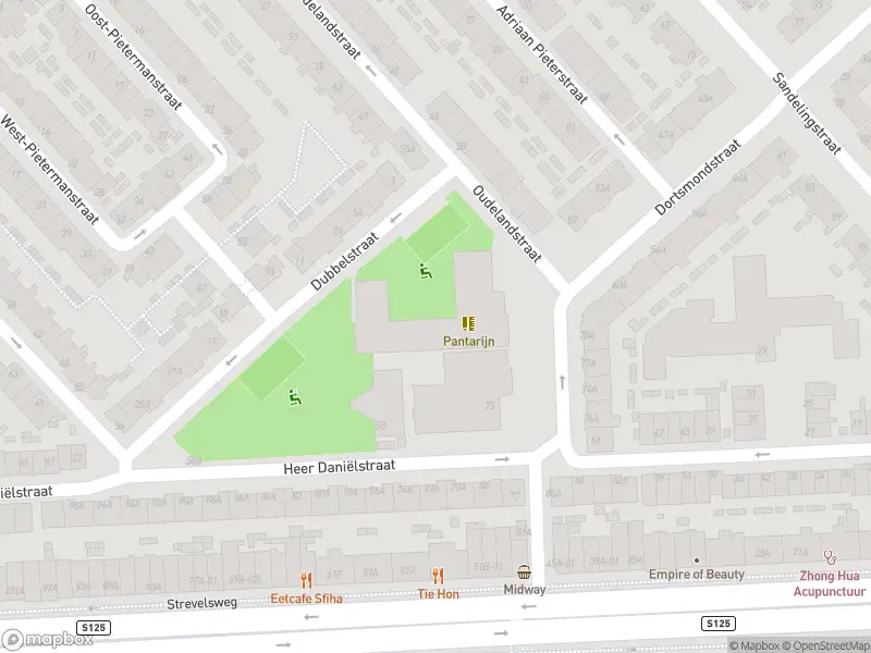 Ambulance met gepaste spoed naar de Oudelandstraat in Rotterdam