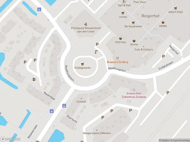 Ambulance met gepaste spoed naar de Raadhuisplein in Nieuwerkerk aan den IJssel