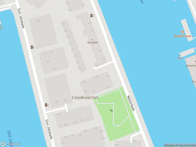 Ambulance met grote spoed naar de Müllerkade in Rotterdam