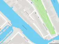 Ambulance met grote spoed naar de Rustenburg in Schiedam