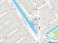 Ambulance met gepaste spoed naar de Tweemolentjeskade in Delft