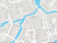 Ambulance met grote spoed naar de Salamanderpad in Delft