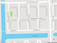 Ambulance met grote spoed naar de Jacob Husleystraat in Amsterdam