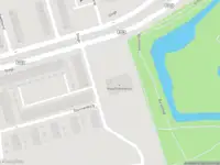 Ambulance met grote spoed naar de Drakenburg in Rotterdam