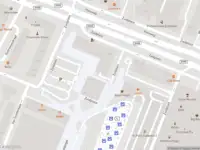 Ambulance met grote spoed naar de Zuidplein in Rotterdam