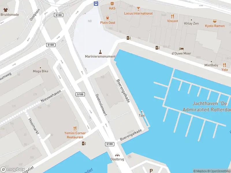 Ambulance met gepaste spoed naar de Admiraliteitskade in Rotterdam