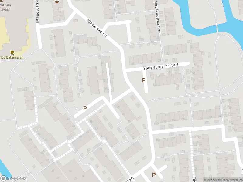 Ambulance met grote spoed naar de Kleine Inez erf in Capelle aan den IJssel