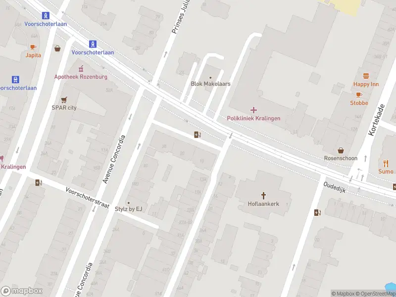 Ambulance met grote spoed naar de Oudedijk in Rotterdam