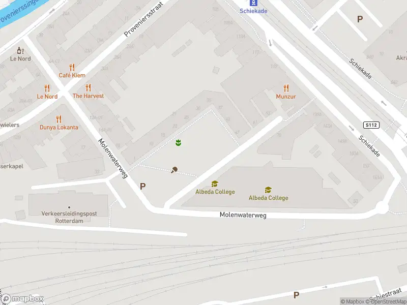 Ambulance met gepaste spoed naar de Zuster Hennekeplein in Rotterdam