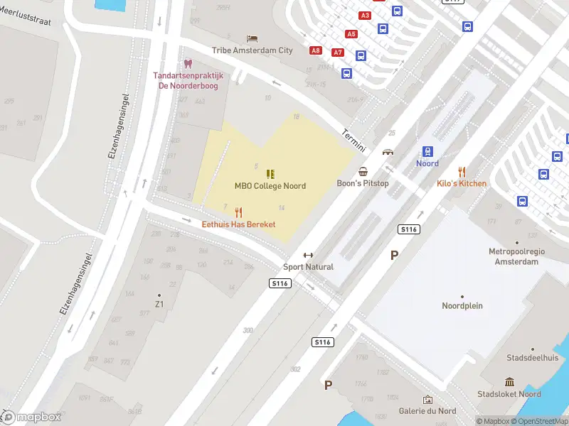 Ambulance met gepaste spoed naar de Gare du Nord in Amsterdam