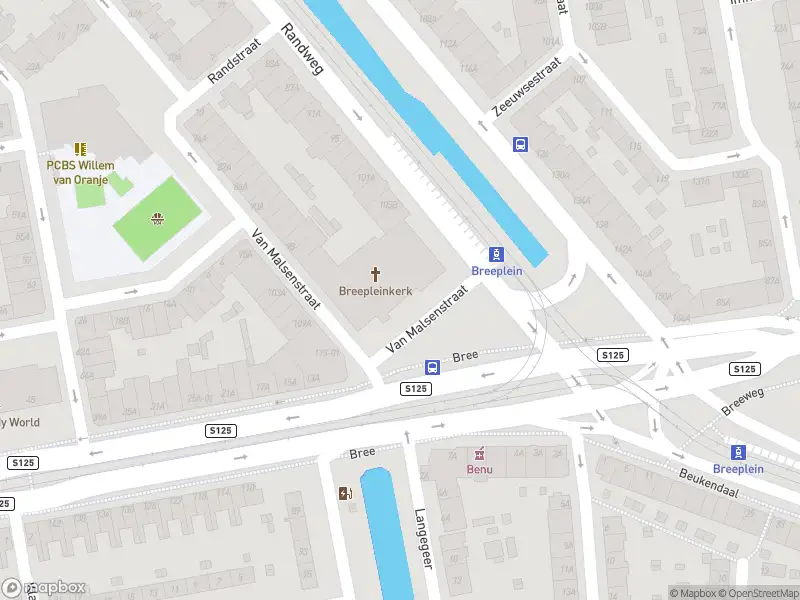 Ambulance met gepaste spoed naar de Breeplein in Rotterdam