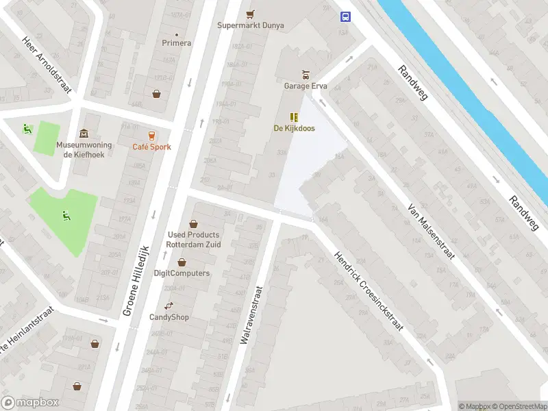 Ambulance met grote spoed naar de Hendrick Croesinckstraat in Rotterdam