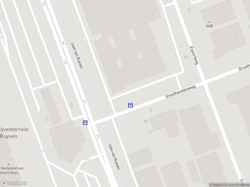 Ambulance met grote spoed naar de Distributieweg in Delfgauw