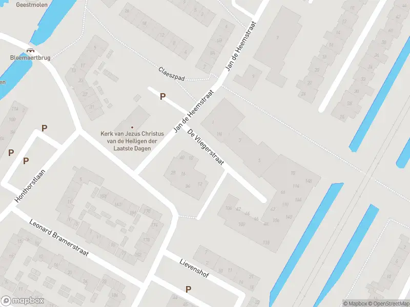 Ambulance met grote spoed naar de De Vliegerstraat in Alkmaar