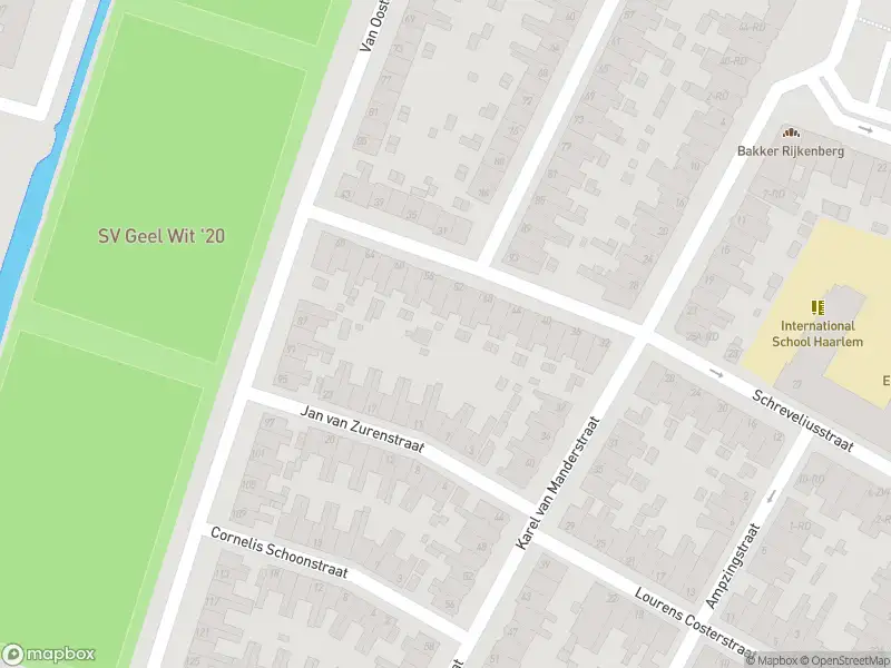 Ambulance met gepaste spoed naar de Anjelierstraat in Haarlem