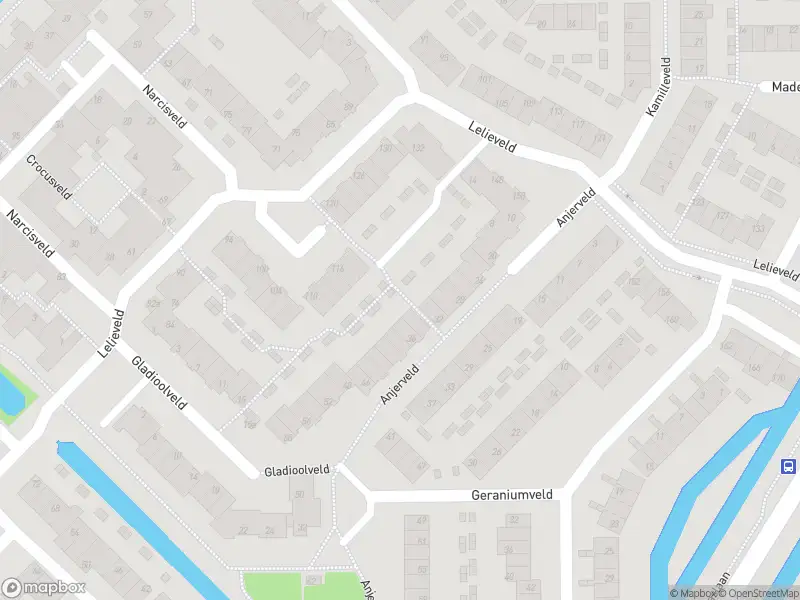 Ambulance met grote spoed naar de Madeliefveld in Nieuwerkerk aan den IJssel