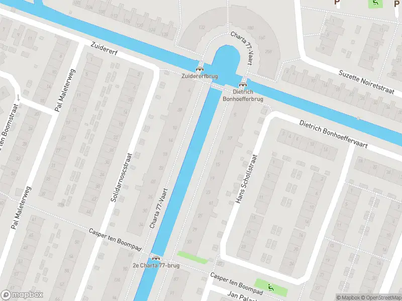 Ambulance met grote spoed naar de Charta 77-Vaart in Haarlem