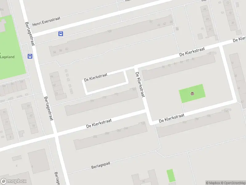 Ambulance met grote spoed naar de De Klerkstraat in Rotterdam