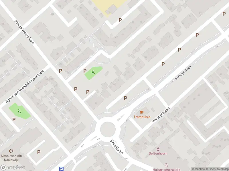 Ambulance met grote spoed naar de Verburchlaan in Naaldwijk