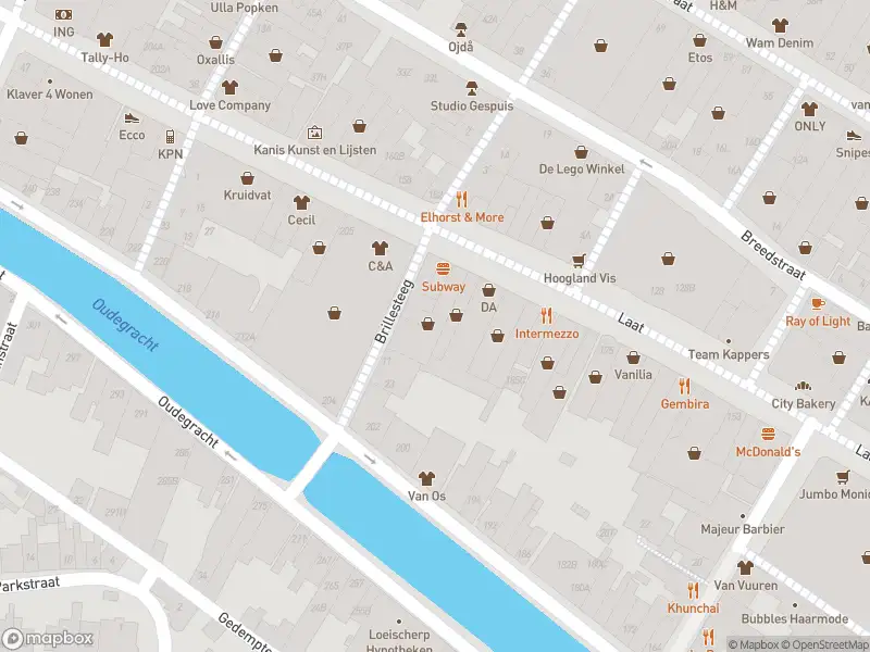 Ambulance met gepaste spoed naar de Brillesteeg in Alkmaar