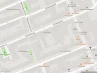 Ambulance met grote spoed naar de Hasebroekstraat in Amsterdam