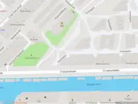 Ambulance met gepaste spoed naar de Cruquiuskade in Amsterdam