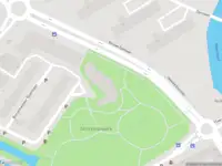 Ambulance met gepaste spoed naar de Burgemeester Stulemeijerlaan in Schiedam