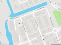 Ambulance met grote spoed naar de Francijntje de Kadtlaan in Vlaardingen