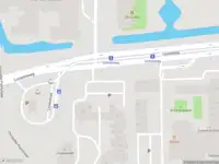 Ambulance met grote spoed naar de Louwesweg in Amsterdam