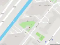 Ambulance met gepaste spoed naar de Loenermark in Amsterdam