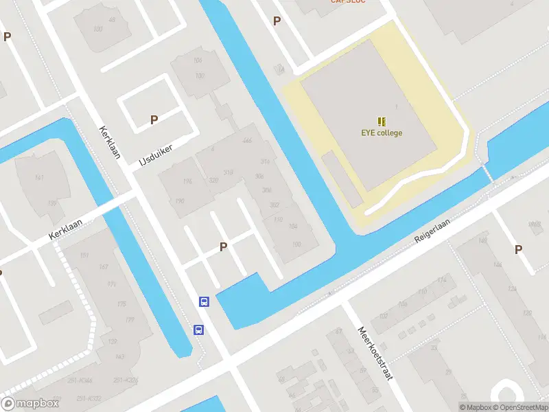 Ambulance met grote spoed naar de Kerklaan in Capelle aan den IJssel